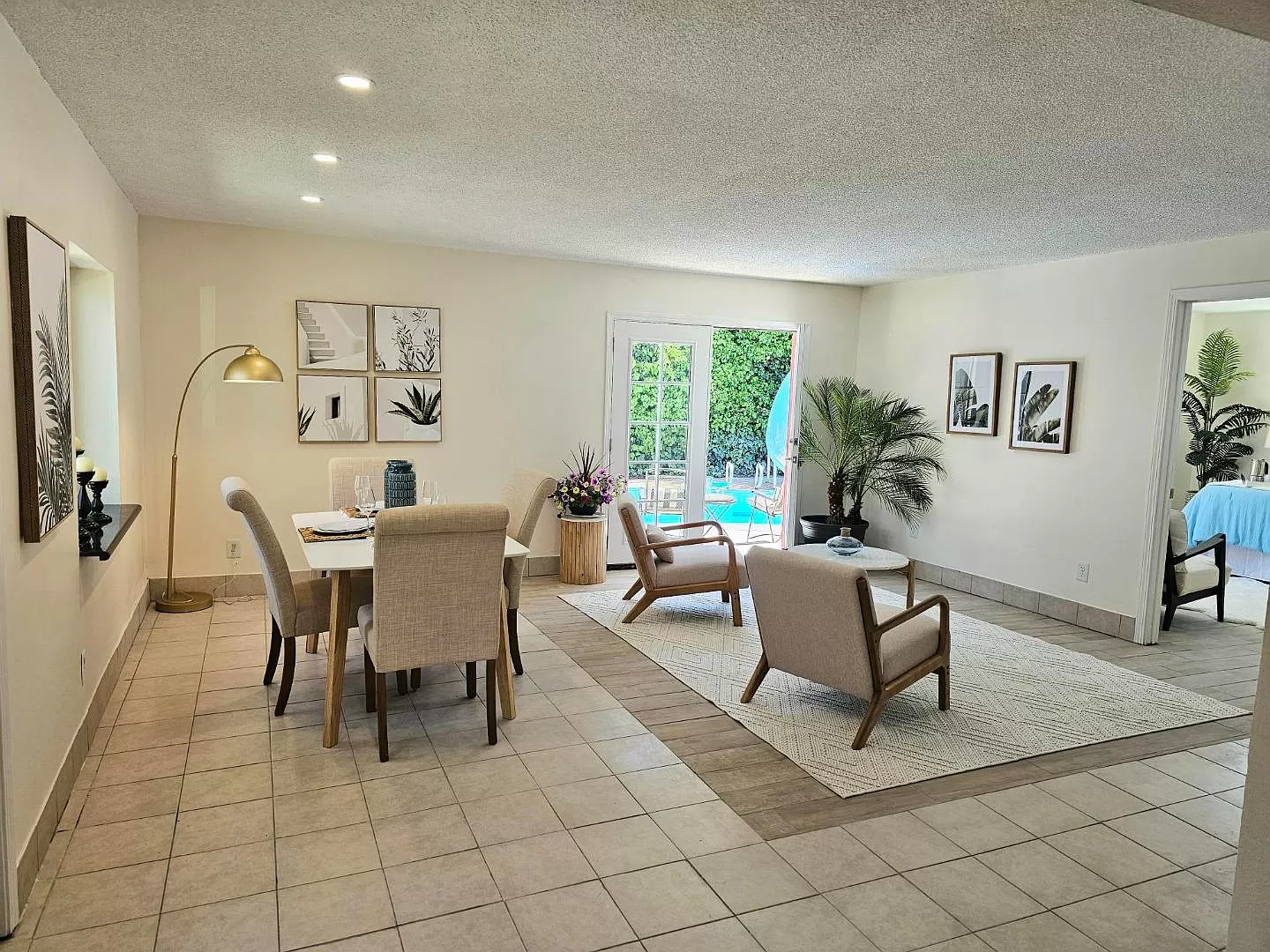 Huge living room (~17×20) with optional dining area.