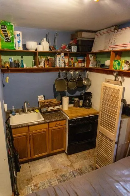 Kitchen (furnished example).