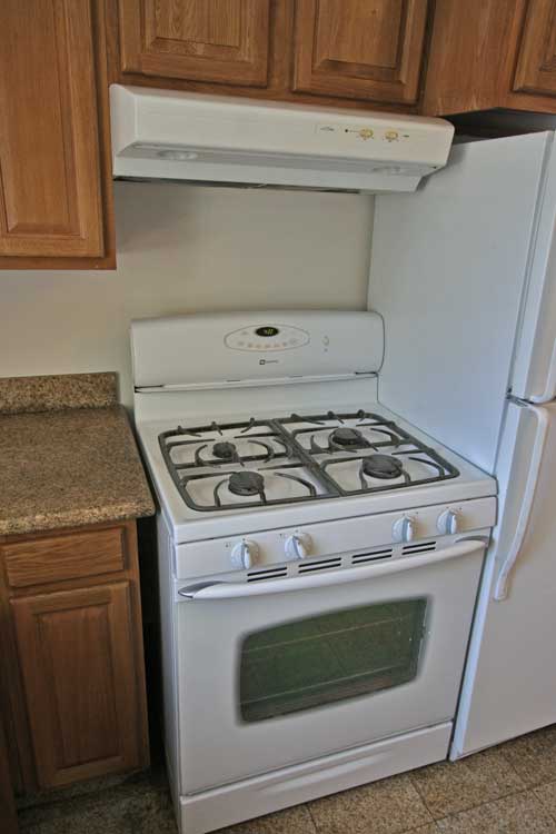 Quality stove and refrigerator.