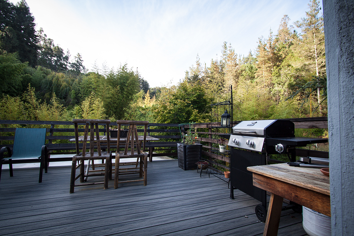 Deck—great for a barbecue.
