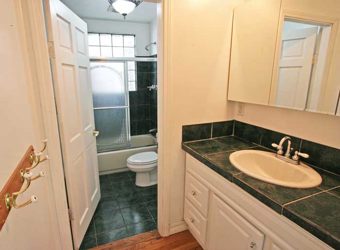 Corner Suite bathroom.