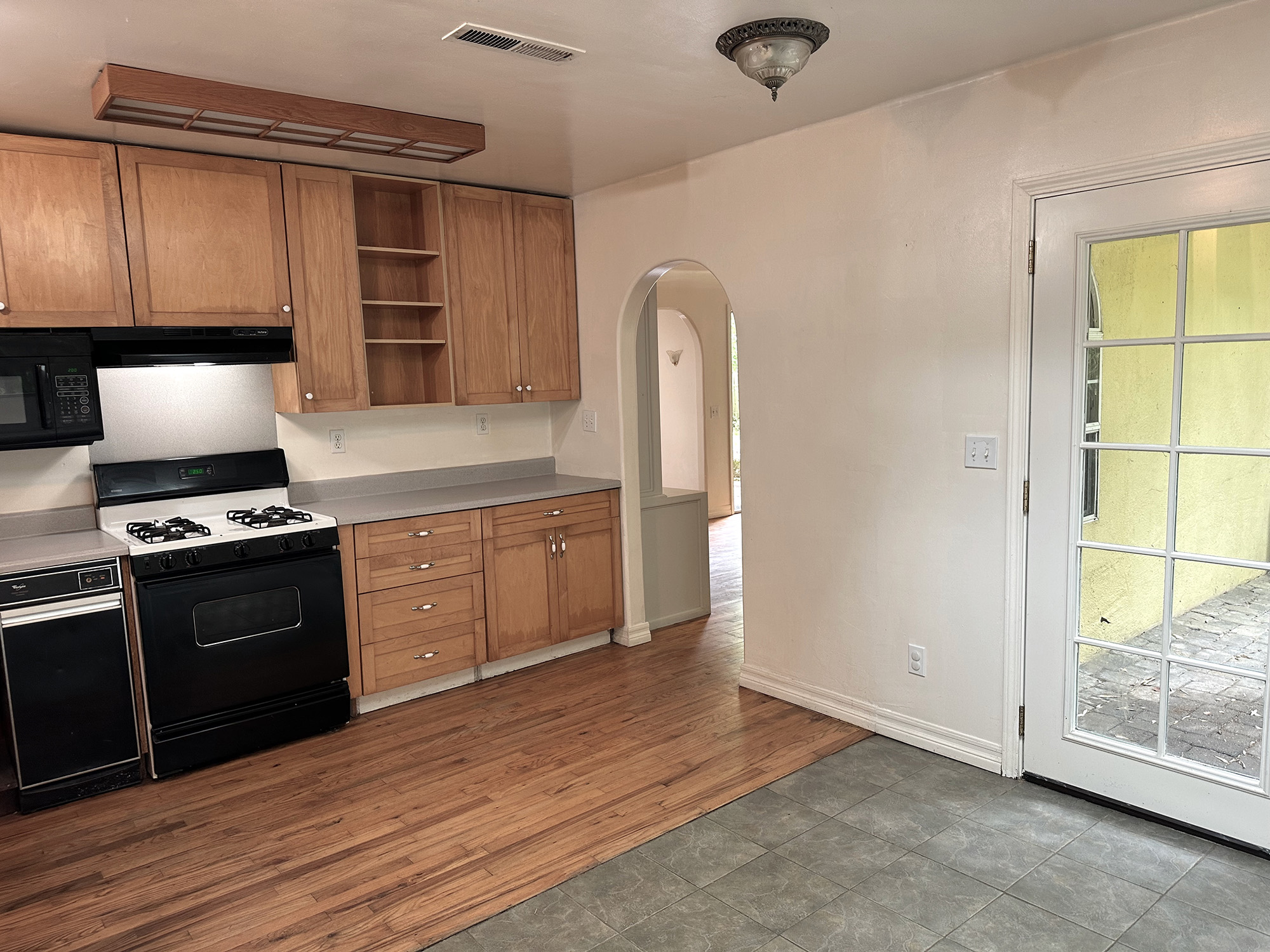 Kitchen (~10’×13’) with all appliances.