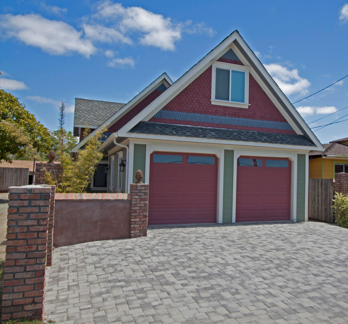 Front/driveway view.