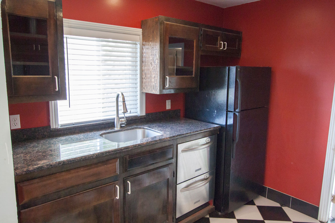 Compact, efficient kitchen; tall counters; double-drawer dishwasher.